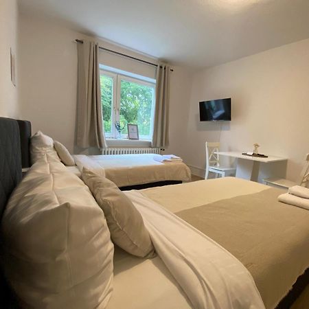Zentrale 3-Zimmer Wohnung Mit Balkon - Perfekt Fuer Monteure Und Familien Neumünster Eksteriør billede