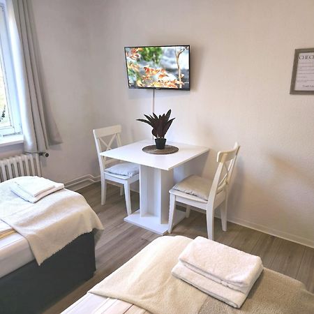 Zentrale 3-Zimmer Wohnung Mit Balkon - Perfekt Fuer Monteure Und Familien Neumünster Eksteriør billede