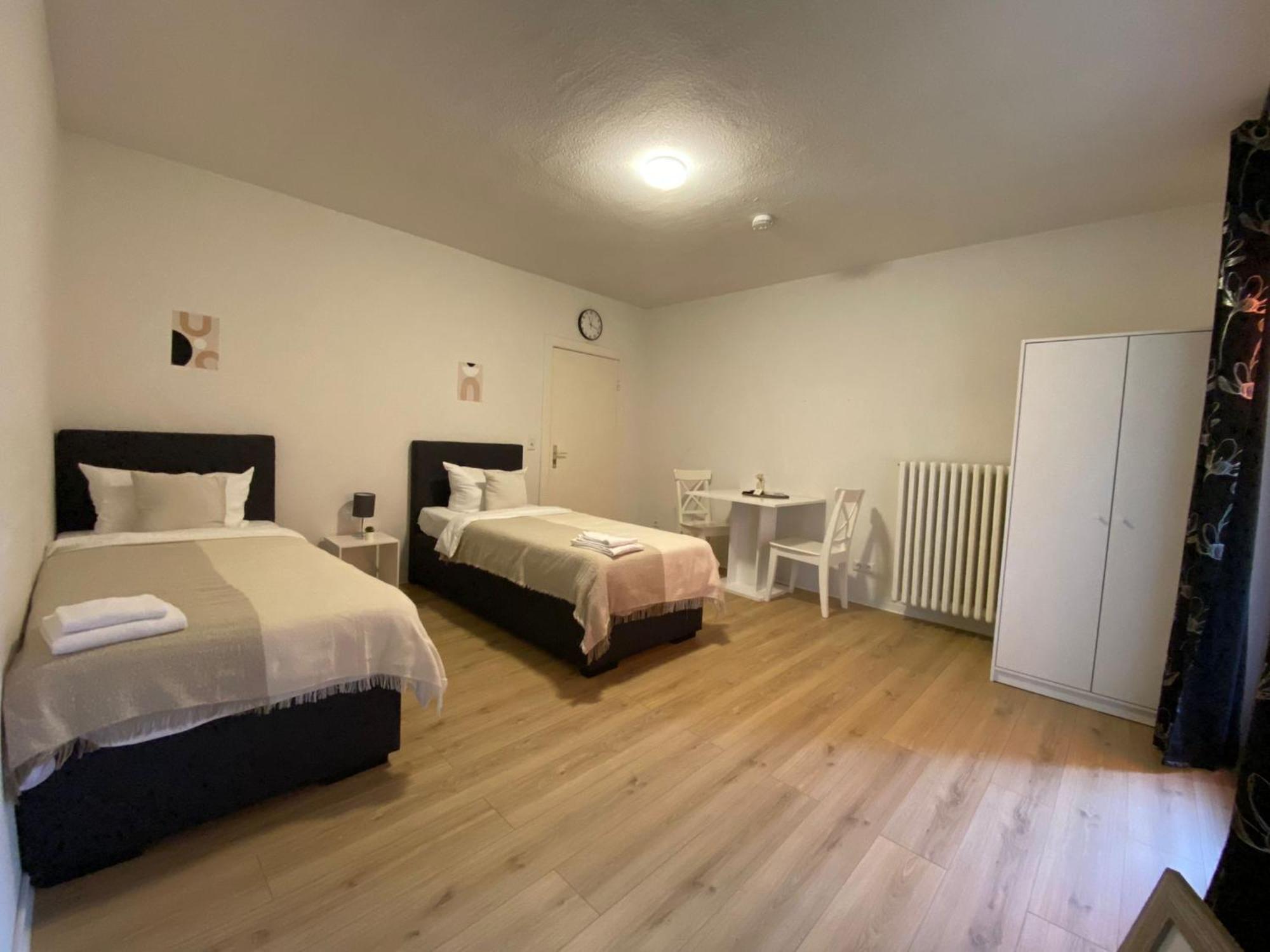Zentrale 3-Zimmer Wohnung Mit Balkon - Perfekt Fuer Monteure Und Familien Neumünster Eksteriør billede