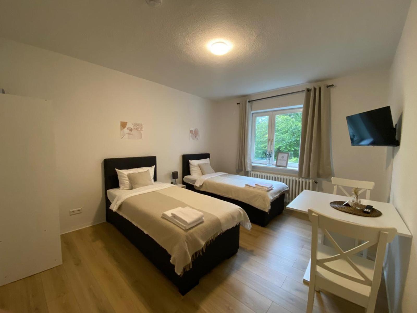 Zentrale 3-Zimmer Wohnung Mit Balkon - Perfekt Fuer Monteure Und Familien Neumünster Eksteriør billede
