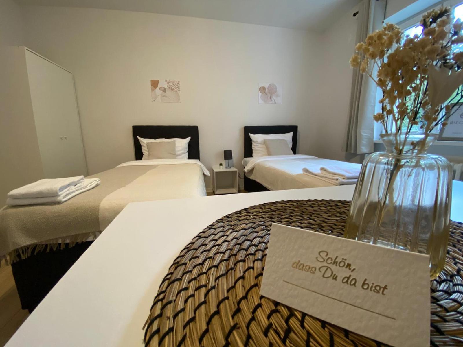 Zentrale 3-Zimmer Wohnung Mit Balkon - Perfekt Fuer Monteure Und Familien Neumünster Eksteriør billede