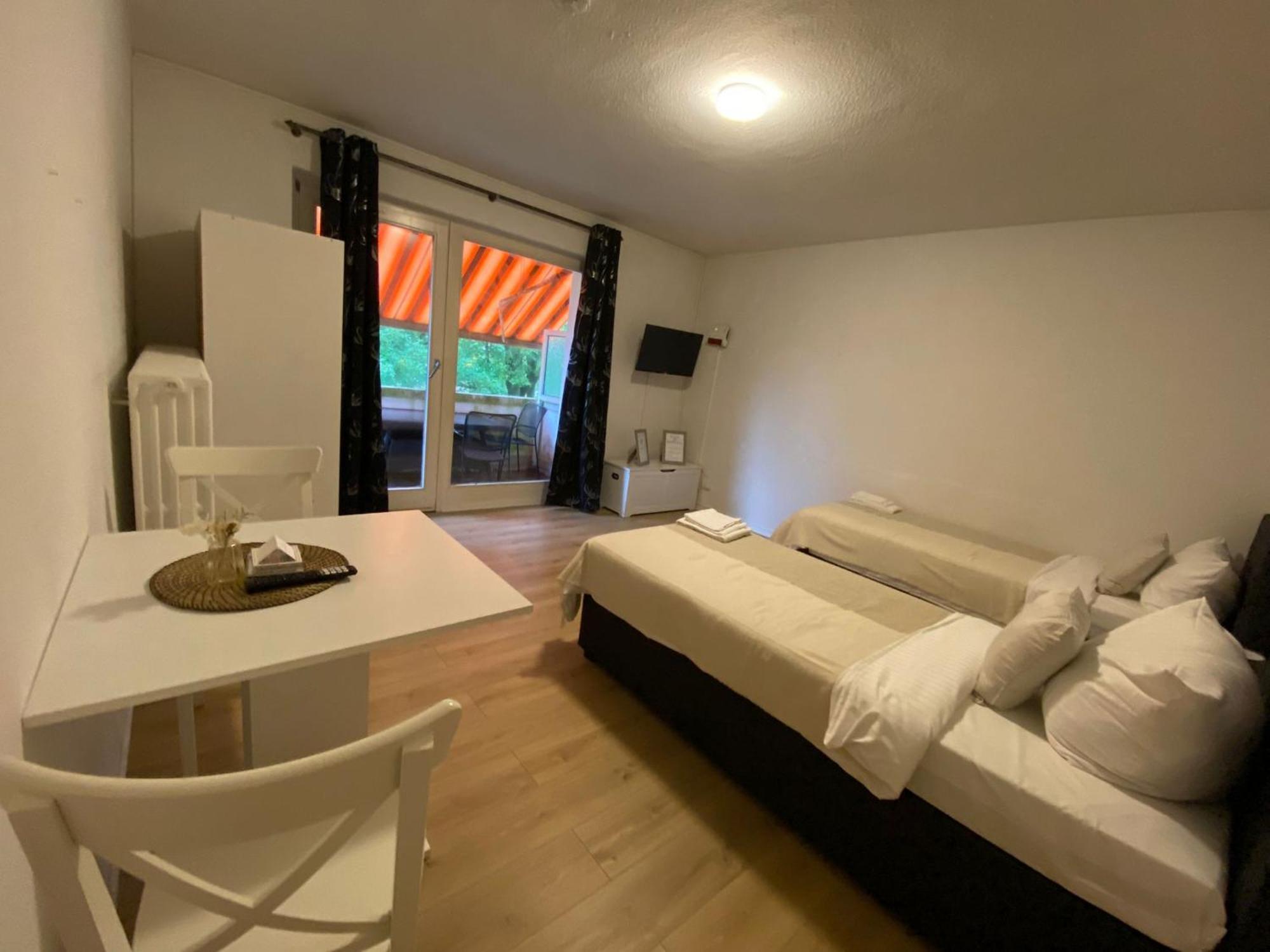 Zentrale 3-Zimmer Wohnung Mit Balkon - Perfekt Fuer Monteure Und Familien Neumünster Eksteriør billede