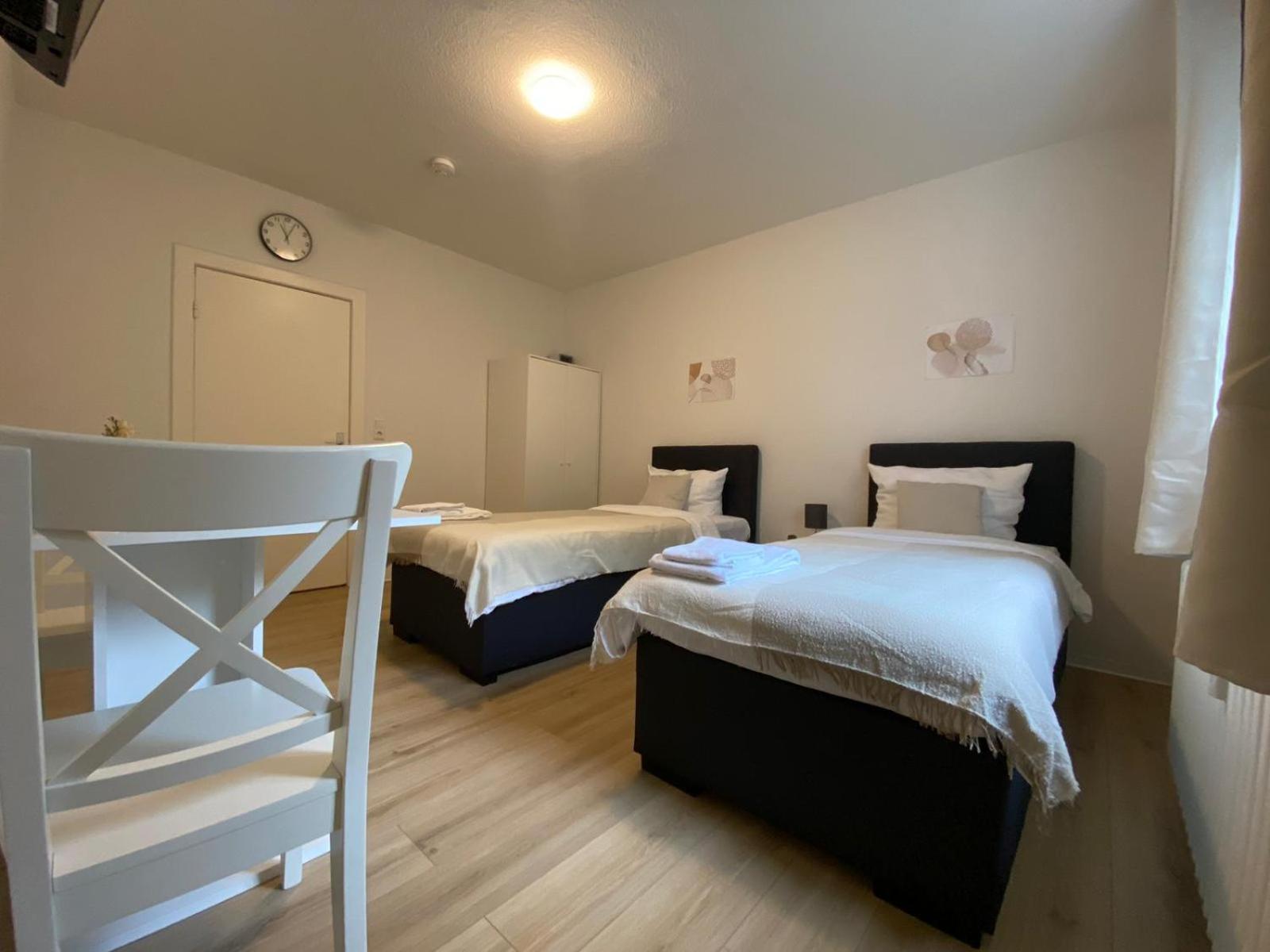 Zentrale 3-Zimmer Wohnung Mit Balkon - Perfekt Fuer Monteure Und Familien Neumünster Eksteriør billede