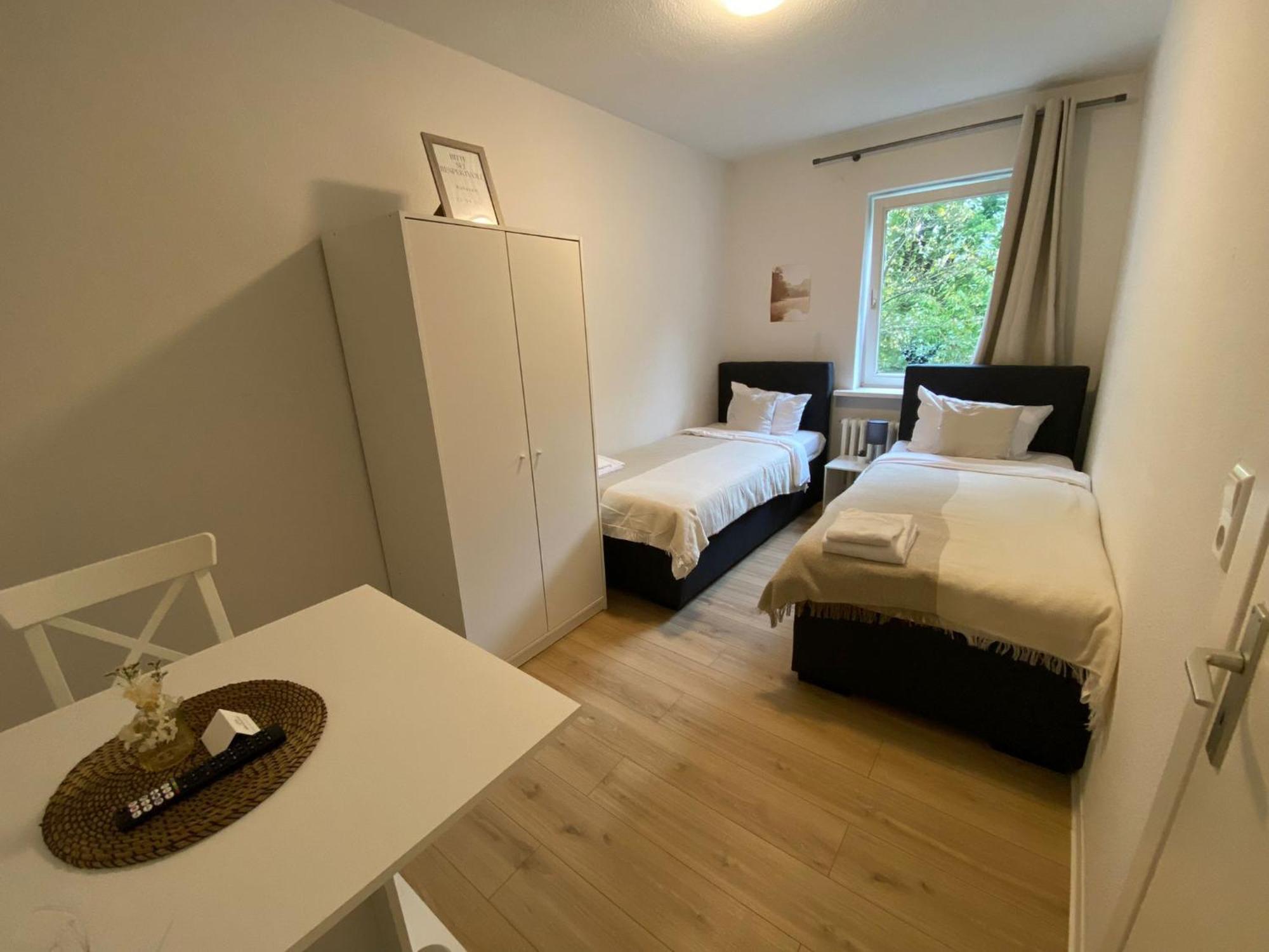 Zentrale 3-Zimmer Wohnung Mit Balkon - Perfekt Fuer Monteure Und Familien Neumünster Eksteriør billede