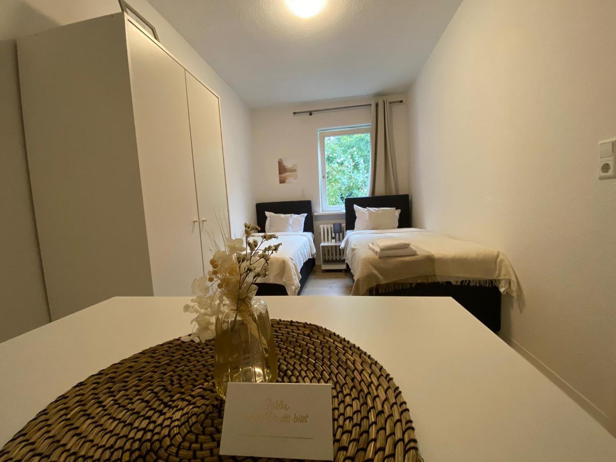 Zentrale 3-Zimmer Wohnung Mit Balkon - Perfekt Fuer Monteure Und Familien Neumünster Eksteriør billede