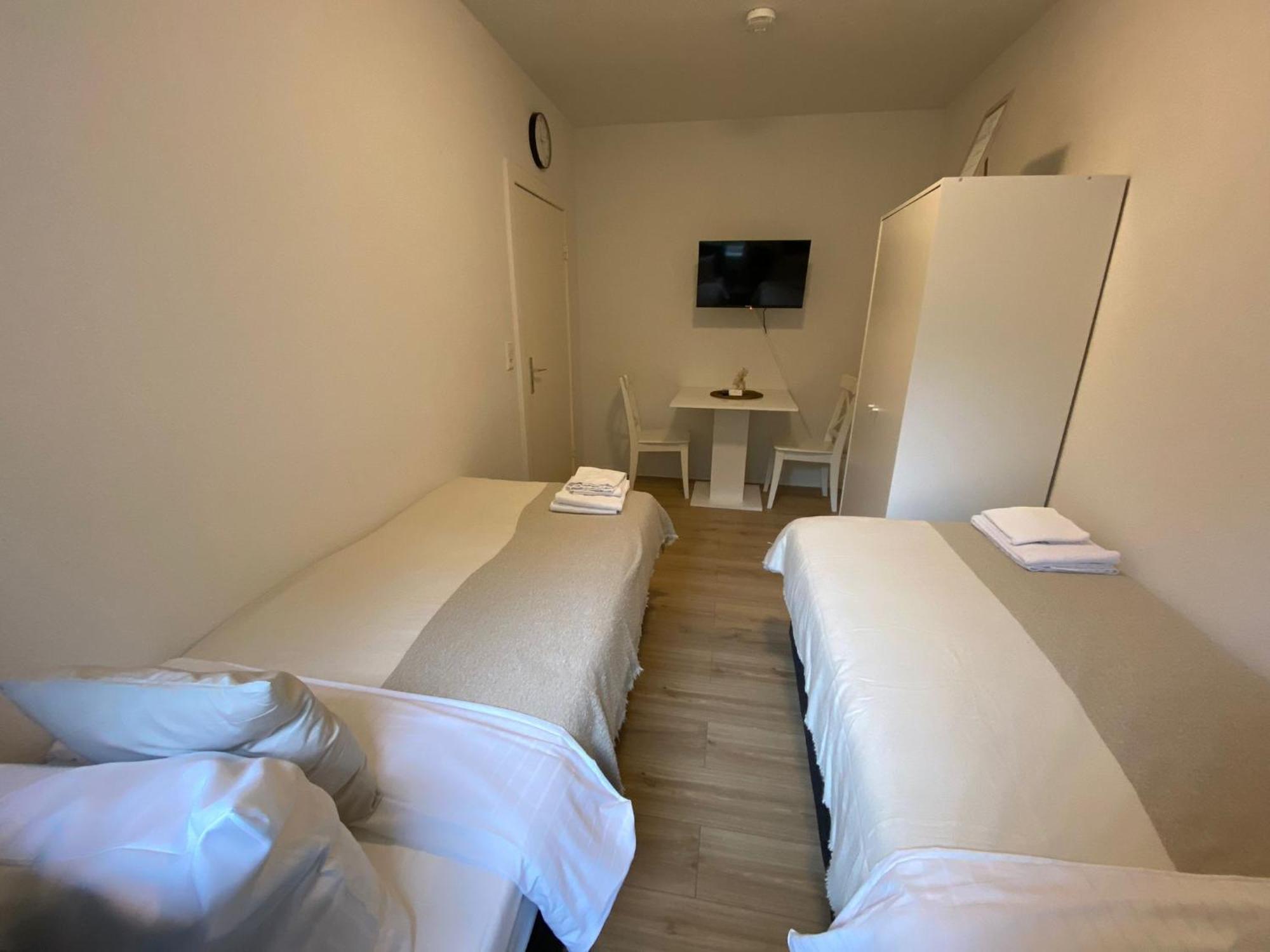 Zentrale 3-Zimmer Wohnung Mit Balkon - Perfekt Fuer Monteure Und Familien Neumünster Eksteriør billede