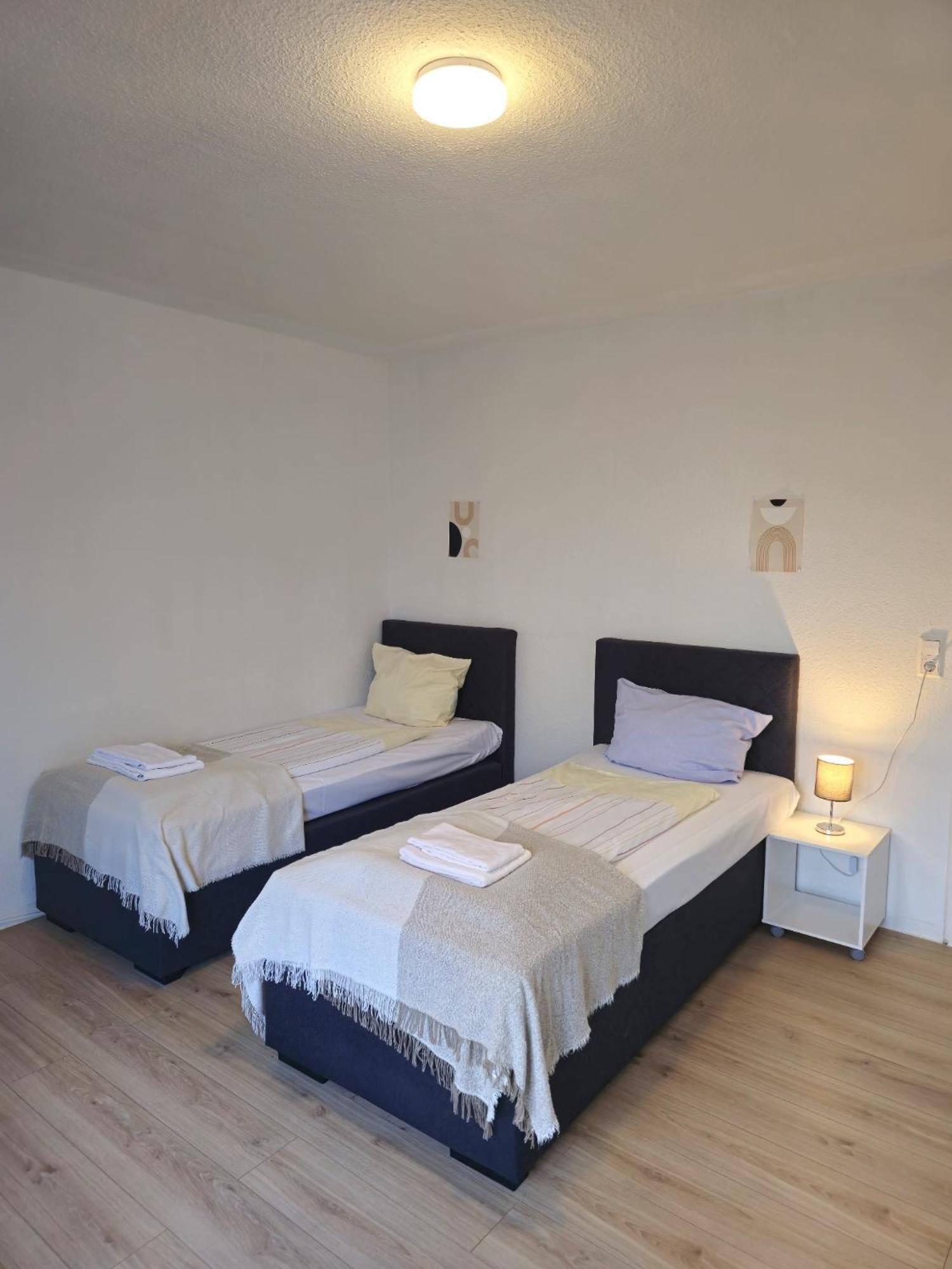 Zentrale 3-Zimmer Wohnung Mit Balkon - Perfekt Fuer Monteure Und Familien Neumünster Eksteriør billede